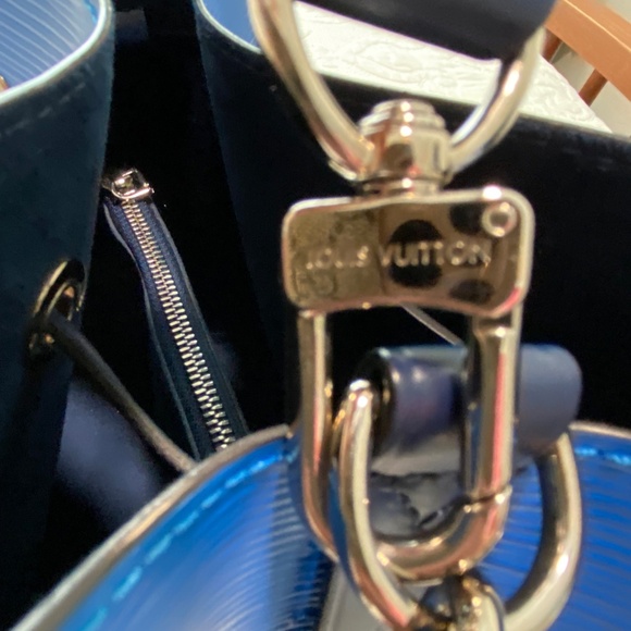 Authentic Louis Vuitton NeoNoe MM Epi Bucket Bag (M55935) - Picture 16 of 16